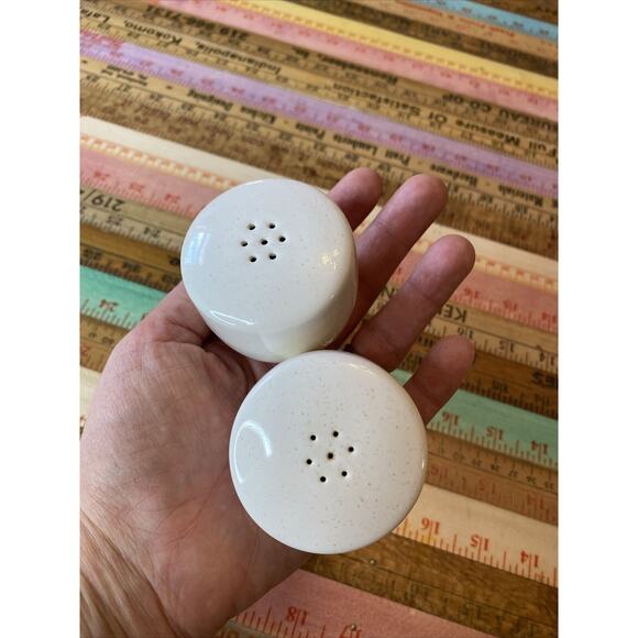 MCM Pebbleford White Speckled Salt Pepper Shaker Set T S & T Taylor Smith 2" - Picture 8 of 10